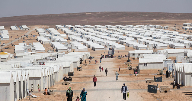 Syrian refugees taking part in an electricity course will learn to install solar panels